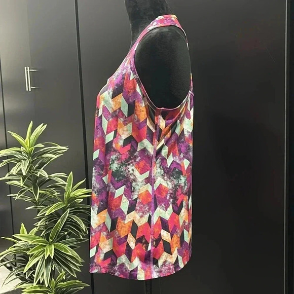 Lukka Athletic Racerback, geometric multicolor print,scoop neck,tank top - Picture 3 of 9
